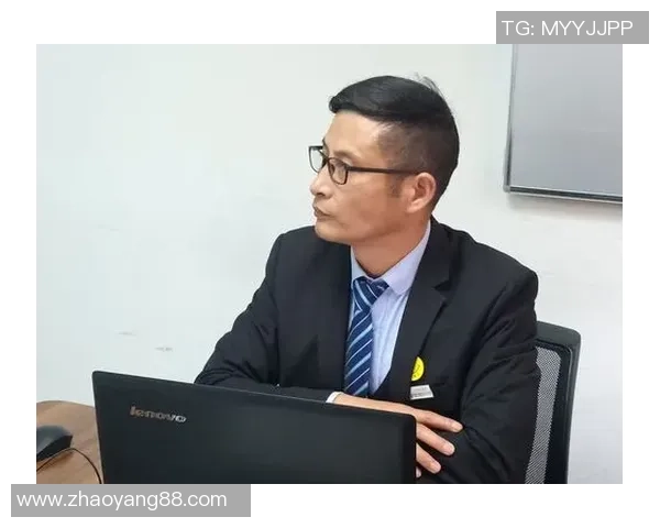 聚焦世界足球明星成长历程与巅峰表现全景解读与未来展望深度分析